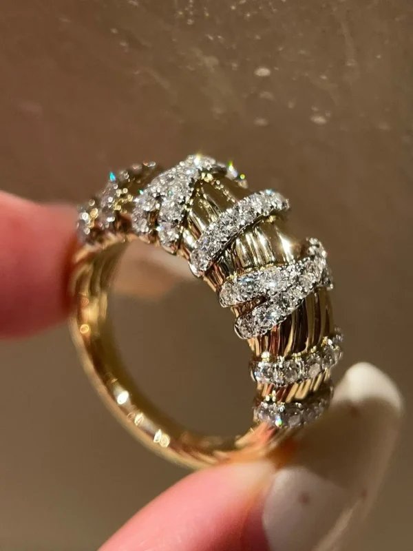 Velriza Architect Ribbed Band Ring