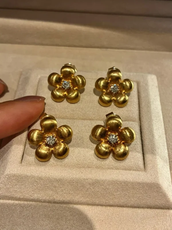 Velriza Daisy Gold Flower Studs